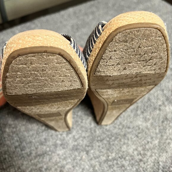 TOMS Peep Toe Navy Nautical Striped‎ Wedges with Box Size 6 - Picture 16 of 16